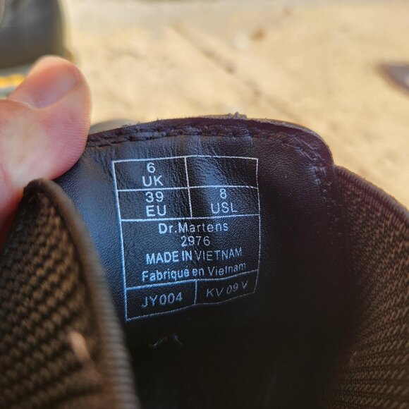 Dr. Martens 2976 Chelsea Boots Womens Size 8 Black Leather Slip On Yellow Stitch - Picture 11 of 13